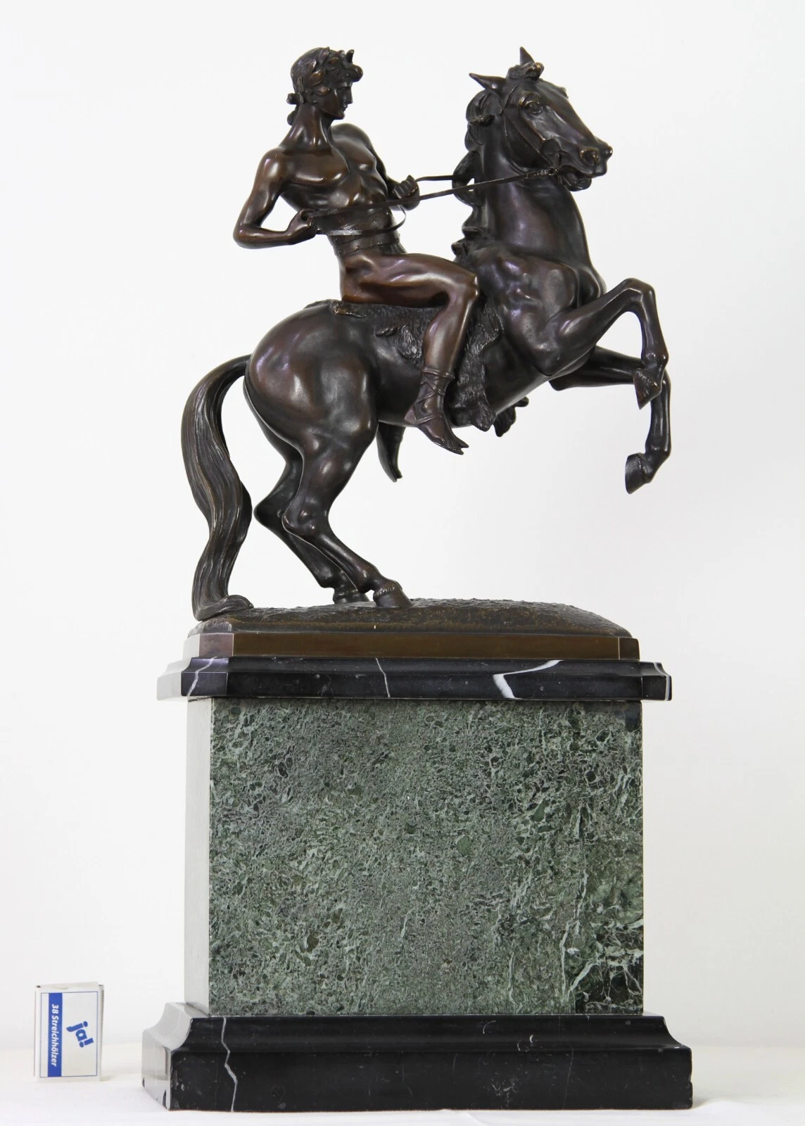 Rudolf Küchler – Reiter auf Pferd, Bronze auf Marmorsockel