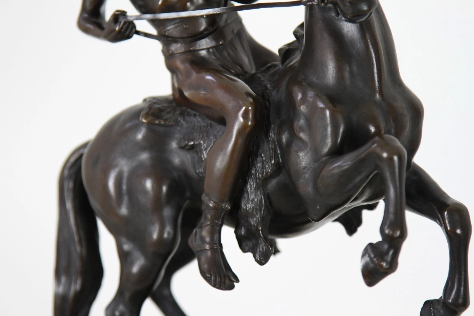 Rudolf Küchler – Reiter auf Pferd, Bronze auf Marmorsockel – Bild 6