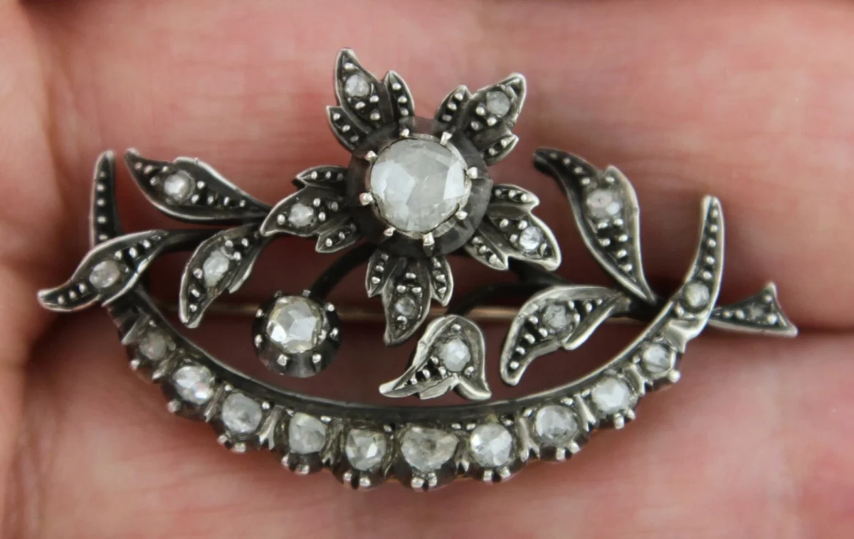 Antike Brosche aus Gold und Silber mit 25 Altschliff-Diamanten, um 1750