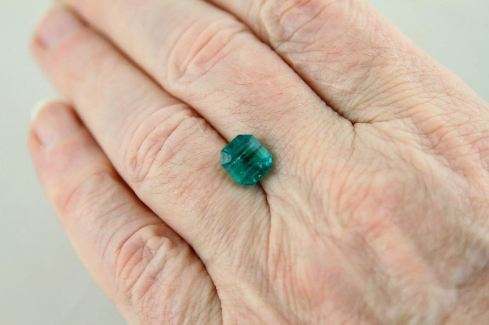 Natürlicher Smaragd 4,07 ct – IGI Antwerpen – Bild 4