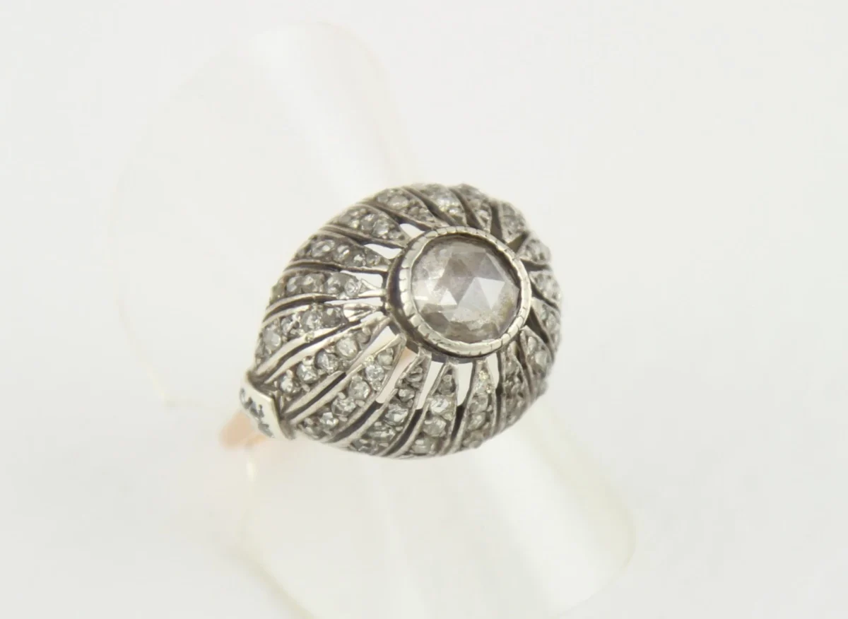 Antiker Ring aus Roségold und Silber mit 93 Altschliff-Diamanten
