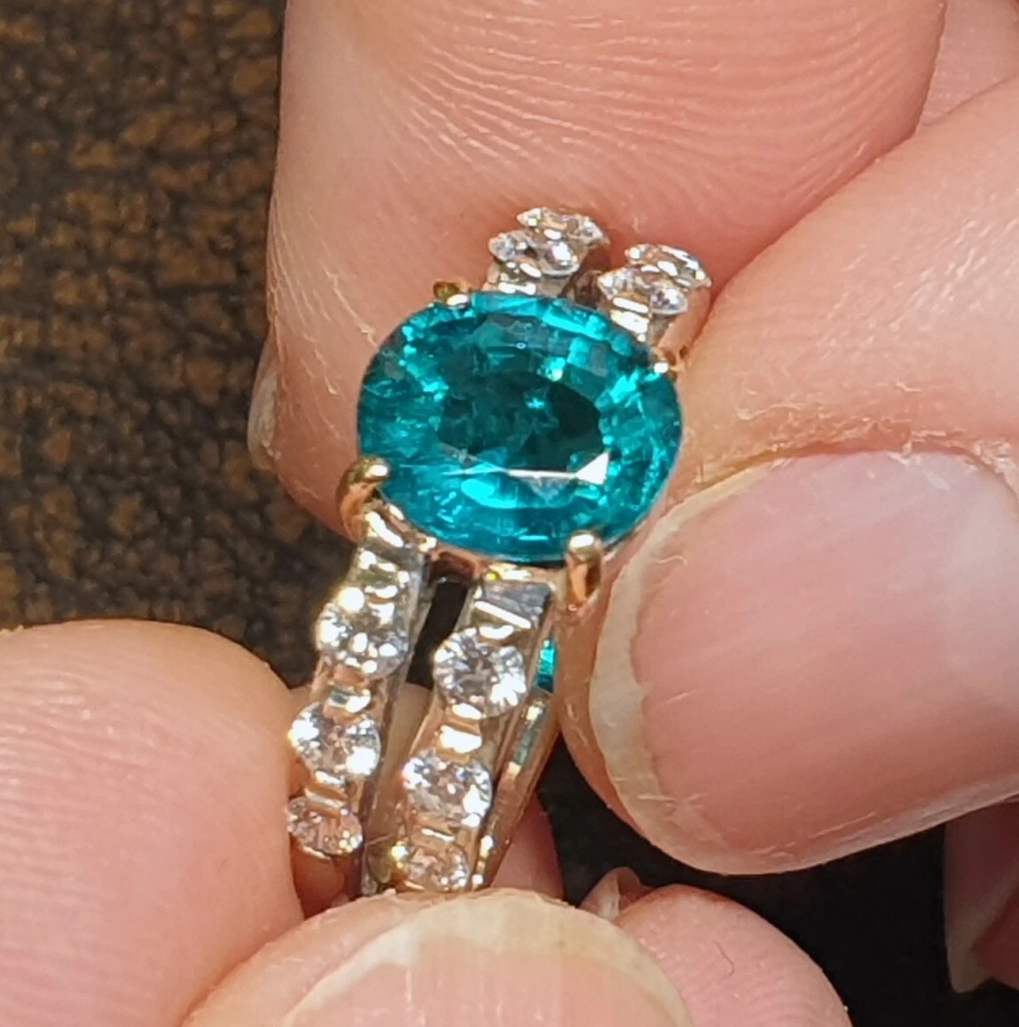 750 Weißgoldring mit natürlichem Smaragd und 12 Brillanten – Bild 6